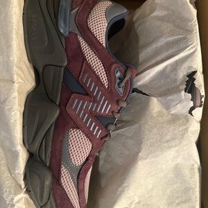 New Balance Men's Sneakers in Burgundy and Gray
